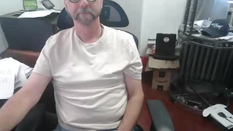 Snapshot of woodworker6473 chatting on October 6, 12:24 pm woodworker6473 online show from October 6, 12:24 pm