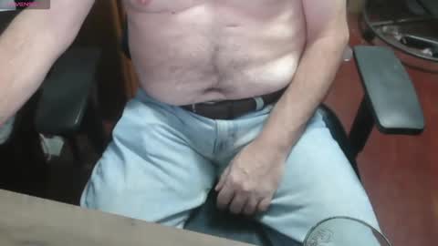 Snapshot of woodworker6473 chatting on October 21, 12:33 am woodworker6473 online show from October 21, 12:33 am
