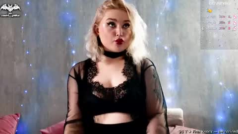 Snapshot of wounded_goddess chatting on June 17, 3:02 pm Goddess Sophy online show from June 17, 3:02 pm