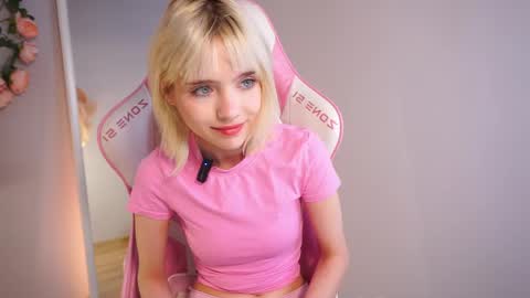 wow_angel online show from May 17, 6:11 am