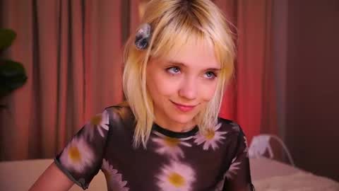 Snapshot of wow_angel chatting on July 28, 11:17 am wow_angel online show from July 28, 11:17 am