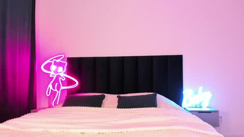 Emi online show from December 19, 2:12 am