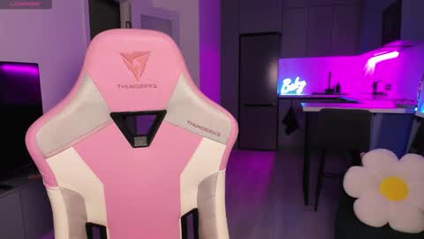 Emi online show from September 30, 6:02 pm