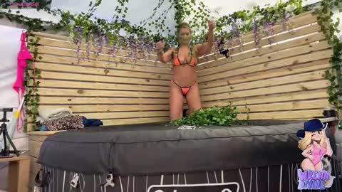 Wrenn Divine online show from March 2, 2:57 pm