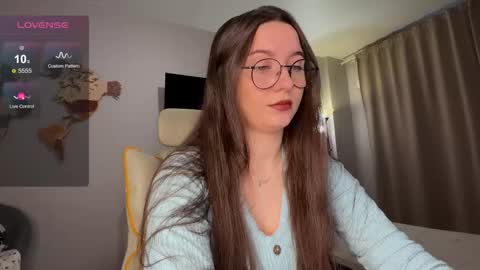 Snapshot of wwow_meow chatting on December 3, 8:00 am Eric and Christine 3 online show from December 3, 8:00 am