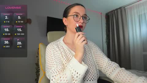 Snapshot of wwow_meow chatting on December 16, 10:53 am Eric and Christine 3 online show from December 16, 10:53 am