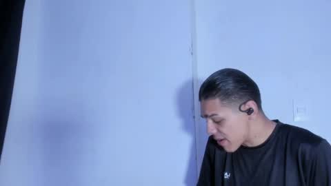 Snapshot of wyatt_smith71 chatting on April 28, 6:02 pm wyatt_smith71 online show from April 28, 6:02 pm