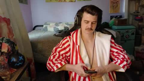 Wyatt online show from November 1, 7:16 pm