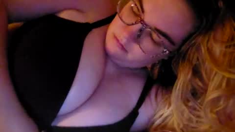 Snapshot of x_dreamgirl_x chatting on July 2, 4:07 am Mariah online show from July 2, 4:07 am