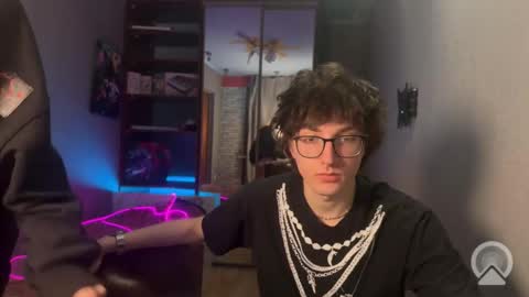 Philipp and Este online show from February 3, 3:15 am