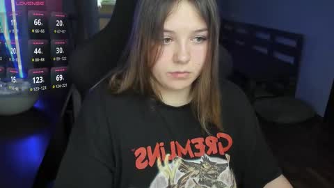 Snapshot of x_nirvana_x chatting on November 10, 5:17 am LOVE NERDS ONLY online show from November 10, 5:17 am