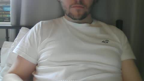 Snapshot of x_yes chatting on December 25, 10:28 am x_yes online show from December 25, 10:28 am