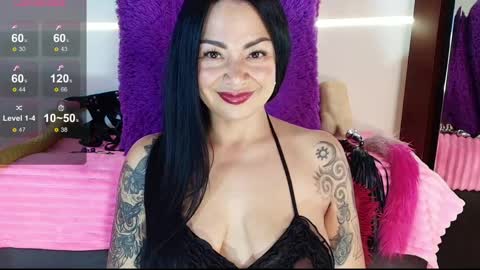 Snapshot of xamara1124 chatting on May 9, 3:01 am XAMARA1124 online show from May 9, 3:01 am