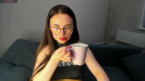 Snapshot of xapka_lapka chatting on June 22, 4:04 pm Alice online show from June 22, 4:04 pm