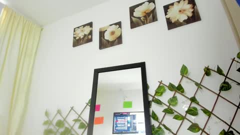       S A R A      100K followers online show from December 27, 10:05 pm