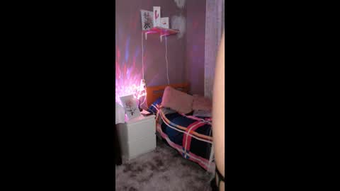       S A R A      100K followers online show from October 5, 7:34 pm