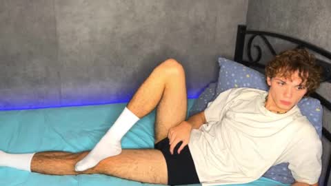 Snapshot of xavier_200 chatting on November 28, 3:53 am Xavier PVT open online show from November 28, 3:53 am