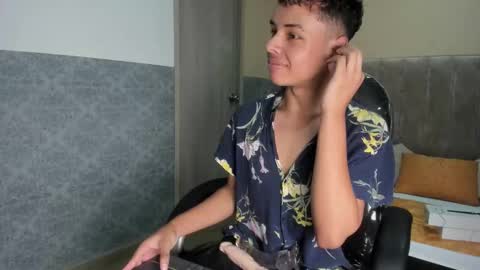 xavier fox   online show from February 25, 9:02 pm