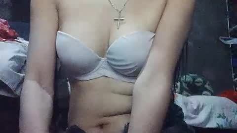 Snapshot of xhotskinny69x chatting on January 29, 1:37 am xhotskinny69x online show from January 29, 1:37 am