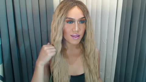 GWEN THOMPSON .......   online show from December 2, 10:01 pm