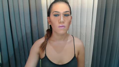 GWEN THOMPSON .......   online show from December 3, 10:07 pm