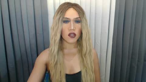 GWEN THOMPSON .......   online show from December 9, 5:52 pm