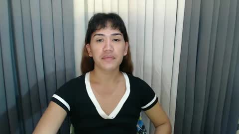 GWEN THOMPSON .......   online show from December 14, 8:02 am