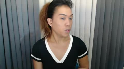 GWEN THOMPSON .......   online show from December 14, 10:39 pm