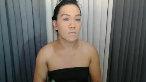 GWEN THOMPSON .......   online show from January 3, 1:16 am