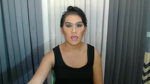 GWEN THOMPSON .......   online show from January 25, 8:53 pm