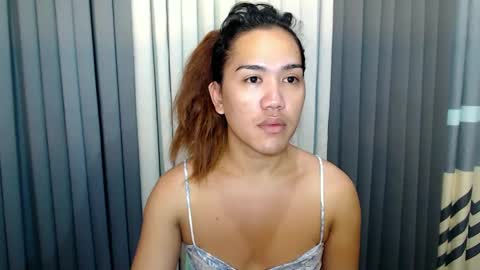 GWEN THOMPSON .......   online show from February 15, 5:19 am