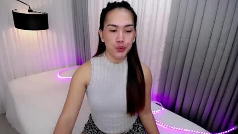 GWEN THOMPSON .......   online show from September 10, 4:18 pm