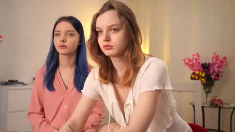 Luna and Lina online show from November 10, 4:11 am