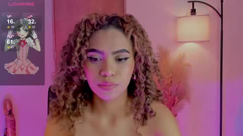 Snapshot of ximena_sotto1 chatting on December 8, 12:07 am camila online show from December 8, 12:07 am