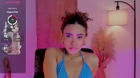 Snapshot of ximena_sotto1 chatting on December 14, 5:18 am camila online show from December 14, 5:18 am