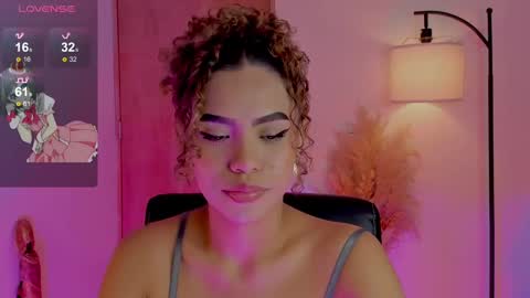 Snapshot of ximena_sotto1 chatting on December 16, 10:13 pm camila online show from December 16, 10:13 pm