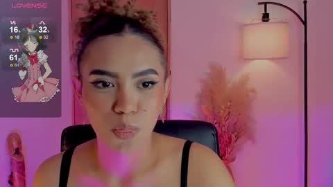 Snapshot of ximena_sotto1 chatting on December 19, 1:50 am camila online show from December 19, 1:50 am