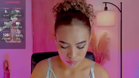 Snapshot of ximena_sotto1 chatting on December 26, 9:37 pm camila online show from December 26, 9:37 pm