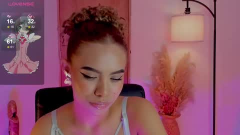 Snapshot of ximena_sotto1 chatting on December 27, 3:53 am camila online show from December 27, 3:53 am