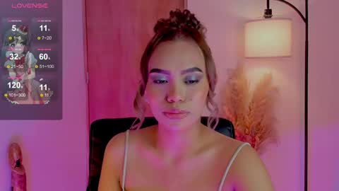 Snapshot of ximena_sotto1 chatting on December 28, 3:37 am camila online show from December 28, 3:37 am