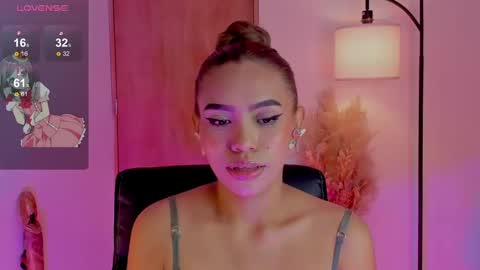 Snapshot of ximena_sotto1 chatting on January 10, 4:33 am camila online show from January 10, 4:33 am
