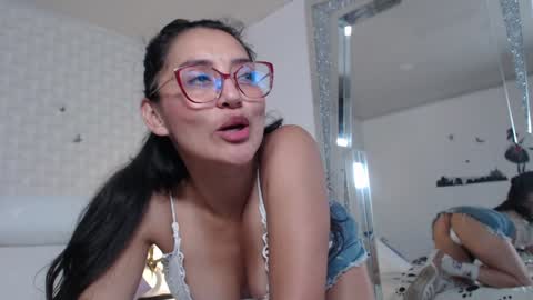 ximena suarez online show from February 6, 7:56 am