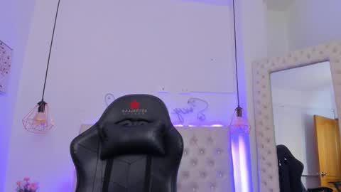 Snapshot of xiomara_cortes chatting on February 25, 7:42 am xiomara_cortes online show from February 25, 7:42 am