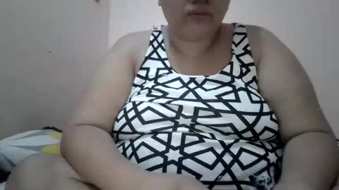xjuicytits online show from May 26, 11:34 pm