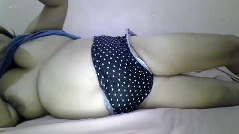 Snapshot of xjuicytits chatting on June 27, 12:59 am xjuicytits online show from June 27, 12:59 am