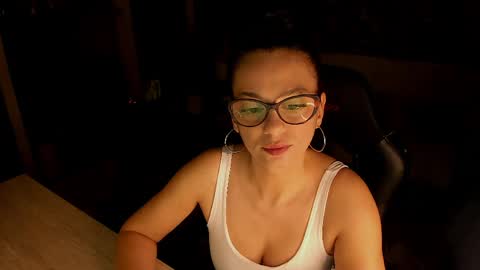 Lara online show from April 4, 8:06 pm