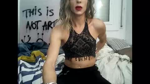 Snapshot of xlecram chatting on December 9, 8:22 am Wendy online show from December 9, 8:22 am