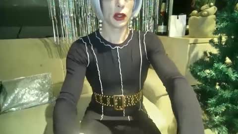 Snapshot of xlecram chatting on December 31, 4:04 pm Wendy online show from December 31, 4:04 pm