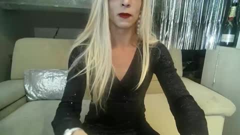 Snapshot of xlecram chatting on January 11, 8:54 pm Wendy online show from January 11, 8:54 pm