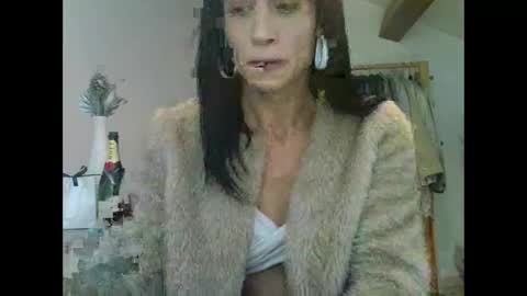 Snapshot of xlecram chatting on November 1, 11:34 am Wendy online show from November 1, 11:34 am